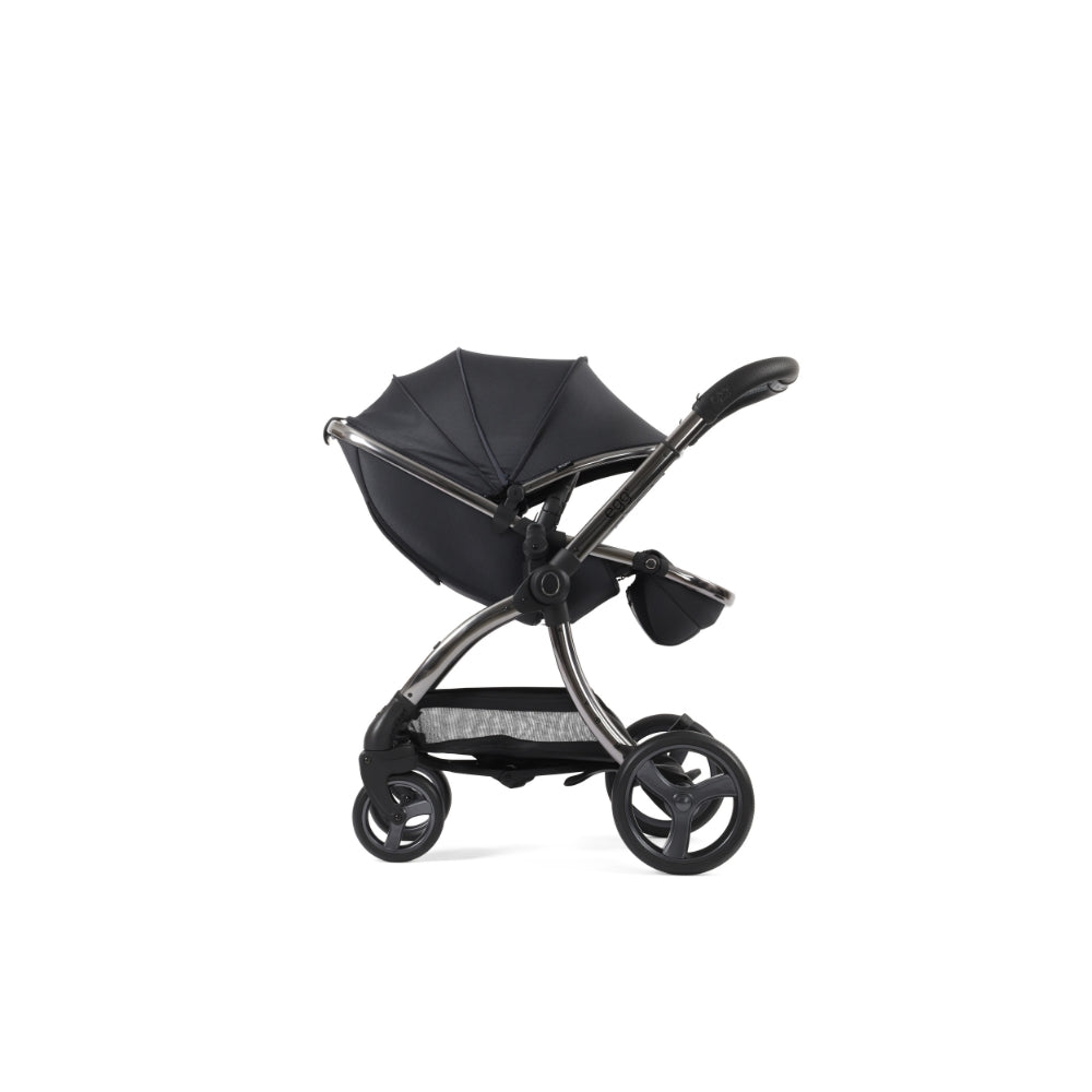 egg3 Stroller Snuggle Bundle with Carrycot and accessories