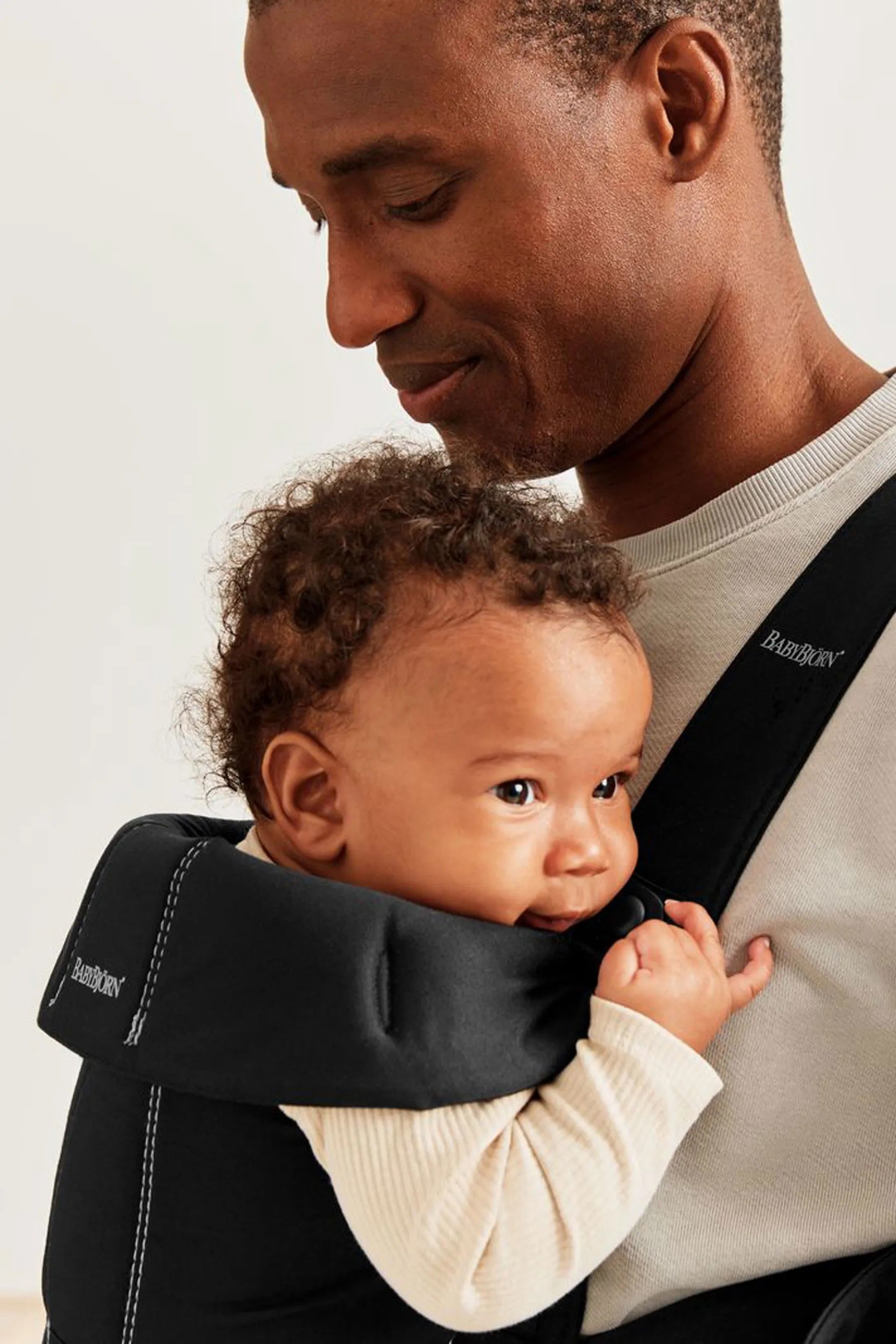 BabyBjörn Baby Carrier Mini - Black/Woven