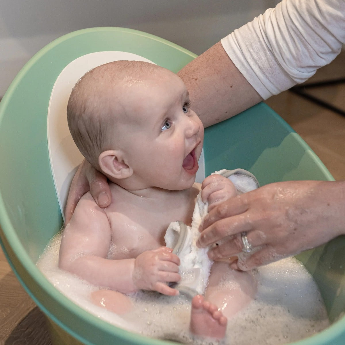 Shnuggle Baby Bath With Plug - Eucalyptus