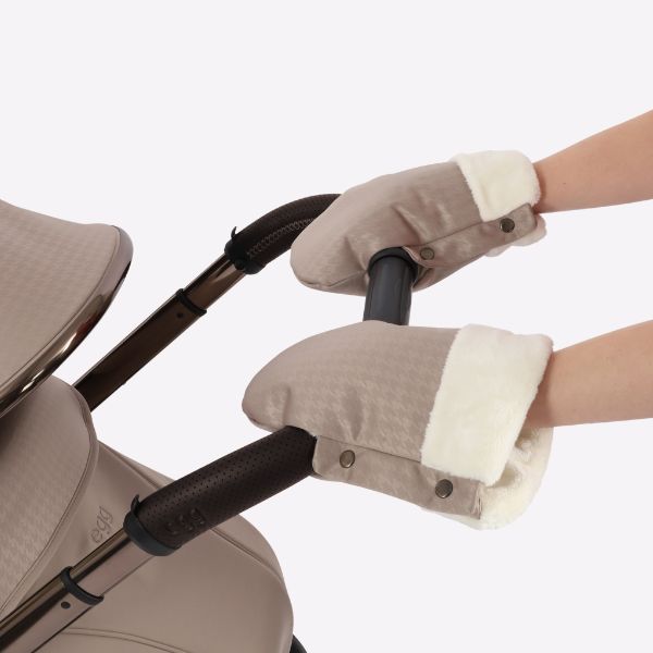 Egg Handmuffs