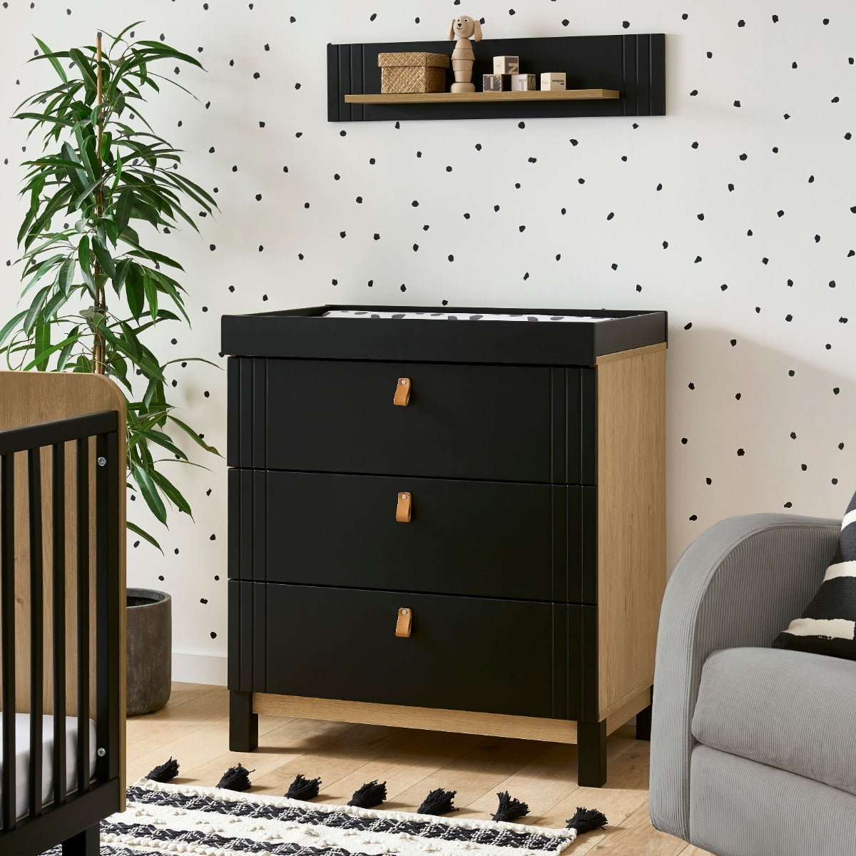 CuddleCo Rafi 5 Piece Nursery Furniture Set - Oak and Black